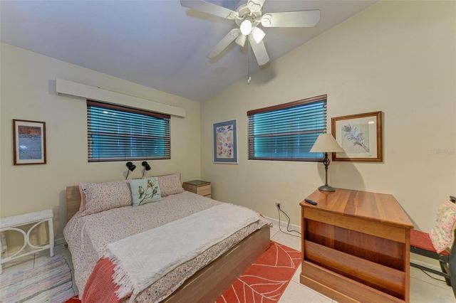 2886 WOOD STREET, Sarasota, FL 34237