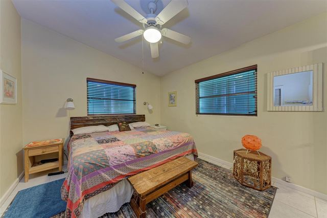 2886 WOOD STREET, Sarasota, FL 34237