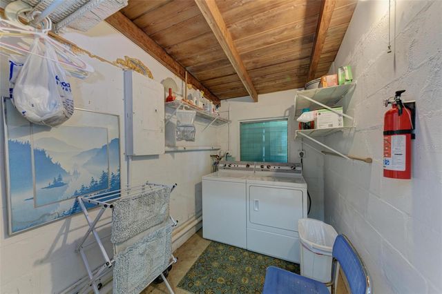 2886 WOOD STREET, Sarasota, FL 34237