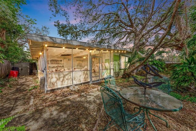 2886 WOOD STREET, Sarasota, FL 34237