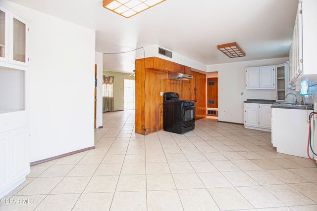 5828 FLOUNDER, El Paso, TX 79924