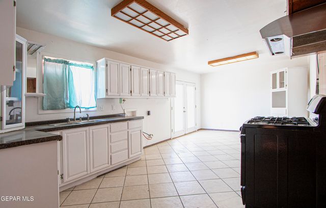 5828 FLOUNDER, El Paso, TX 79924