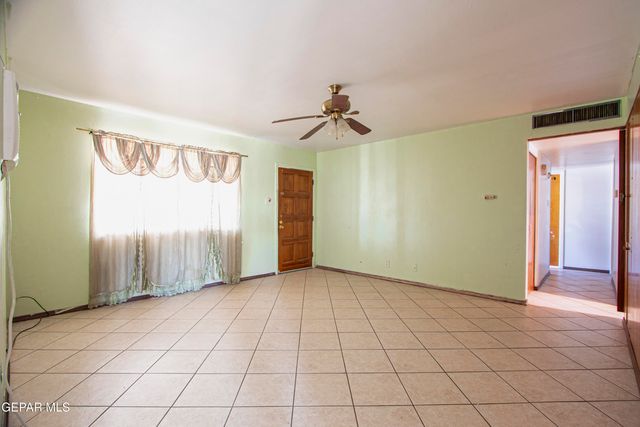 5828 FLOUNDER, El Paso, TX 79924