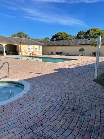 2080 Greenview Shores Boulevard 413, Wellington, FL 33414