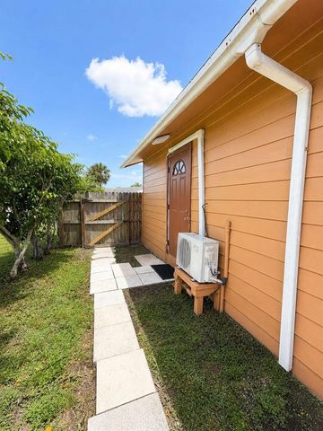 5202 El Claro Circle, West Palm Beach, FL 33415