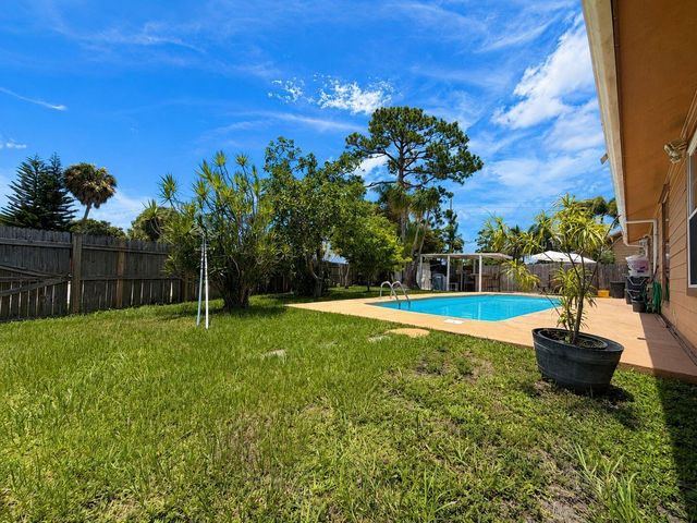 5202 El Claro Circle, West Palm Beach, FL 33415