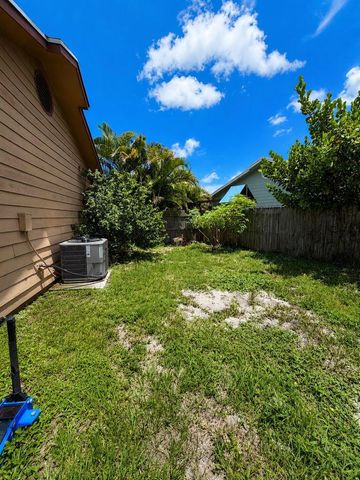 5202 El Claro Circle, West Palm Beach, FL 33415