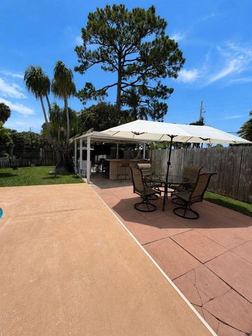 5202 El Claro Circle, West Palm Beach, FL 33415
