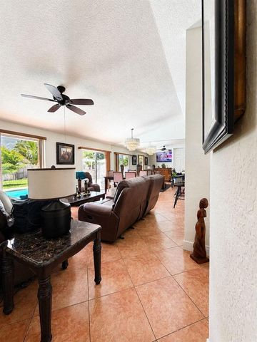 5202 El Claro Circle, West Palm Beach, FL 33415