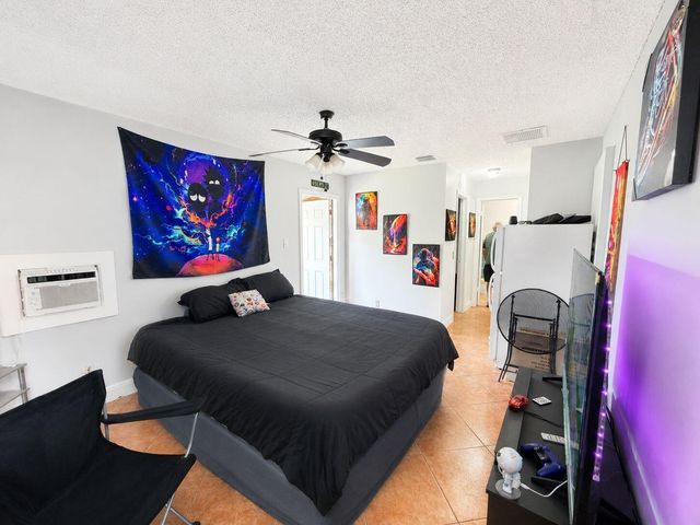 5202 El Claro Circle, West Palm Beach, FL 33415