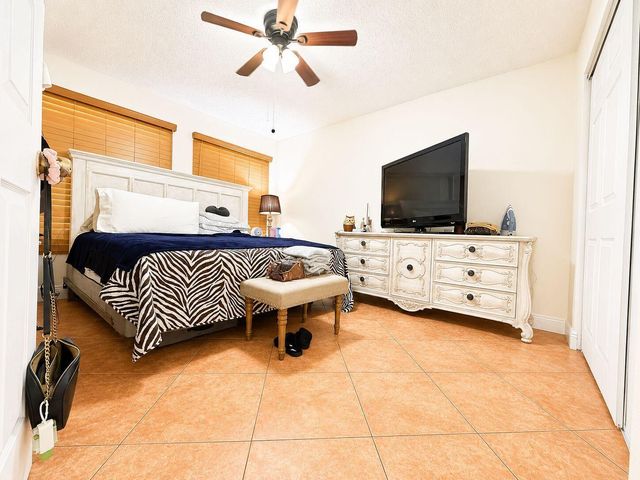 5202 El Claro Circle, West Palm Beach, FL 33415
