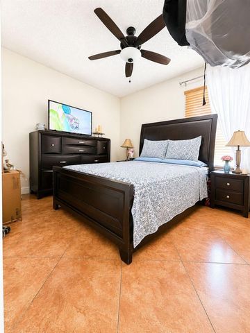 5202 El Claro Circle, West Palm Beach, FL 33415