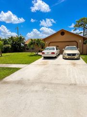 5202 El Claro Circle, West Palm Beach, FL 33415