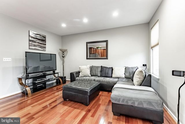 43738 CLEMENS TER, Ashburn, VA 20147