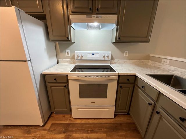 1019 N Manor Drive, High Point, NC 27260