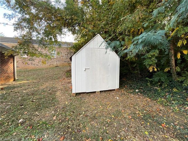 1019 N Manor Drive, High Point, NC 27260