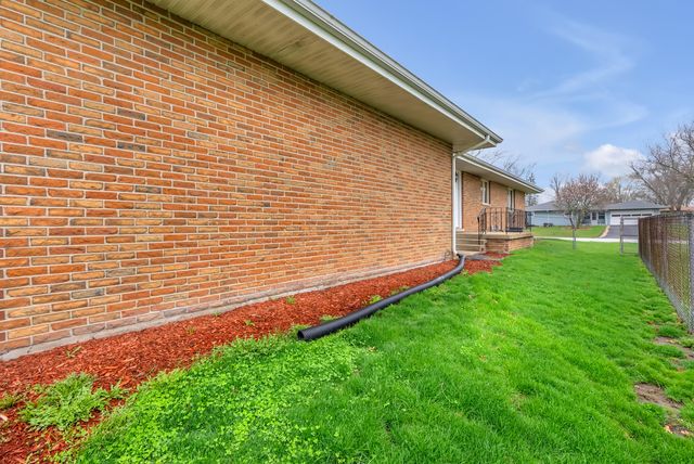 7601 Washington Court, Merrillville, IN 46410