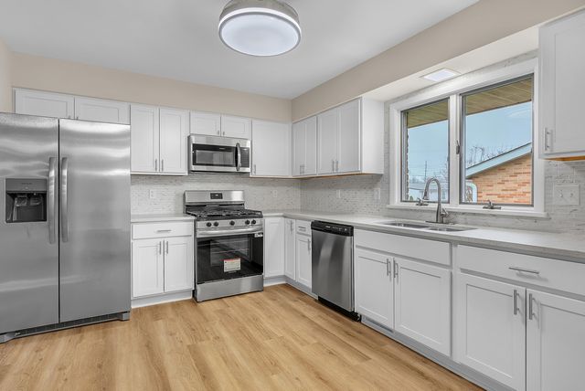 7601 Washington Court, Merrillville, IN 46410