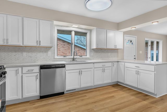 7601 Washington Court, Merrillville, IN 46410
