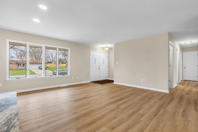 7601 Washington Court, Merrillville, IN 46410