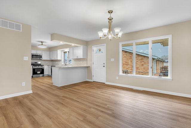 7601 Washington Court, Merrillville, IN 46410