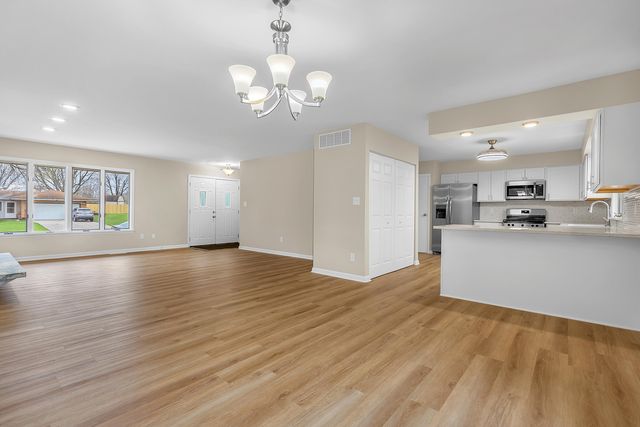 7601 Washington Court, Merrillville, IN 46410