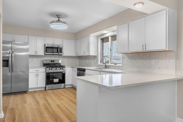 7601 Washington Court, Merrillville, IN 46410