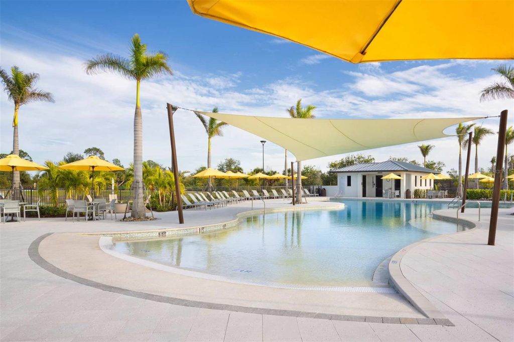 Image 14 of property listing at 18461 VISTA PARK TERRACE, Venice, FL 34293