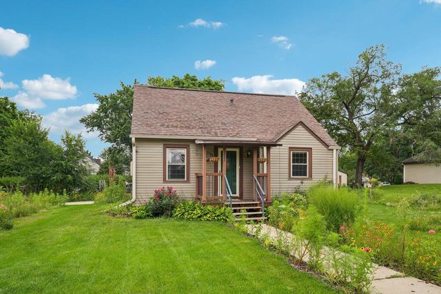 10526 W Congress STREET, Wauwatosa, WI 53225