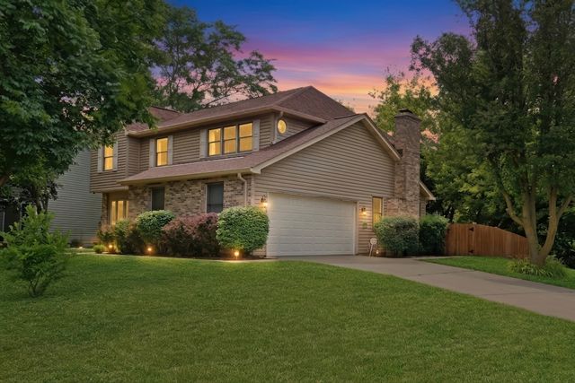 400 Cross Arm Drive, Grayslake, IL 60030