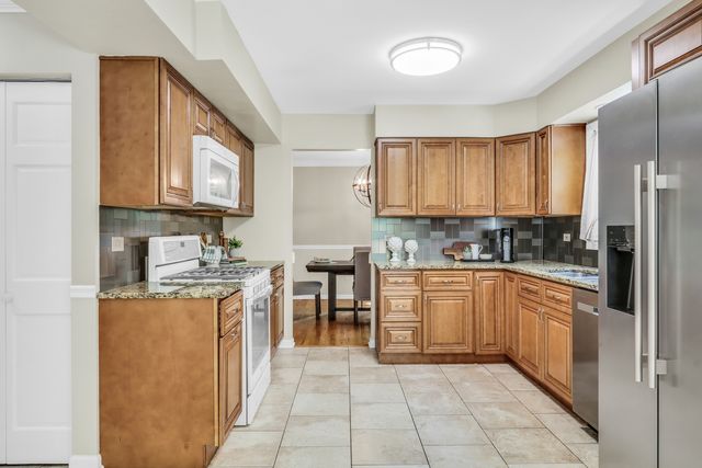 400 Cross Arm Drive, Grayslake, IL 60030