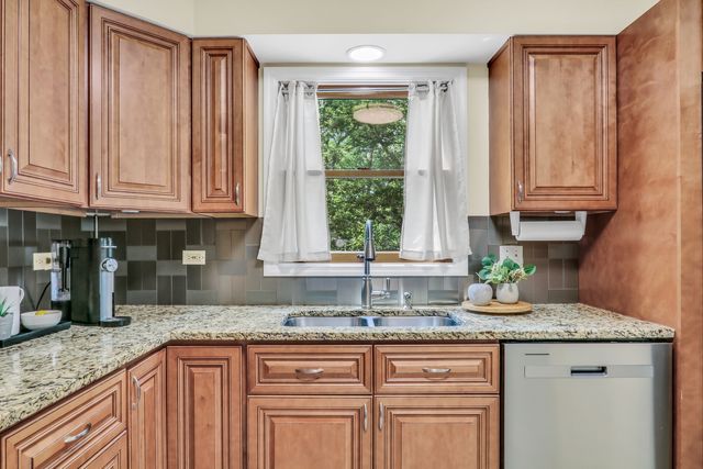 400 Cross Arm Drive, Grayslake, IL 60030