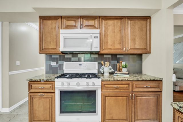 400 Cross Arm Drive, Grayslake, IL 60030