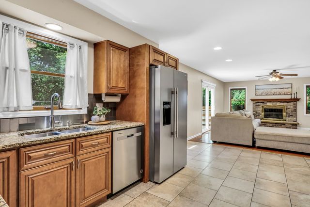 400 Cross Arm Drive, Grayslake, IL 60030