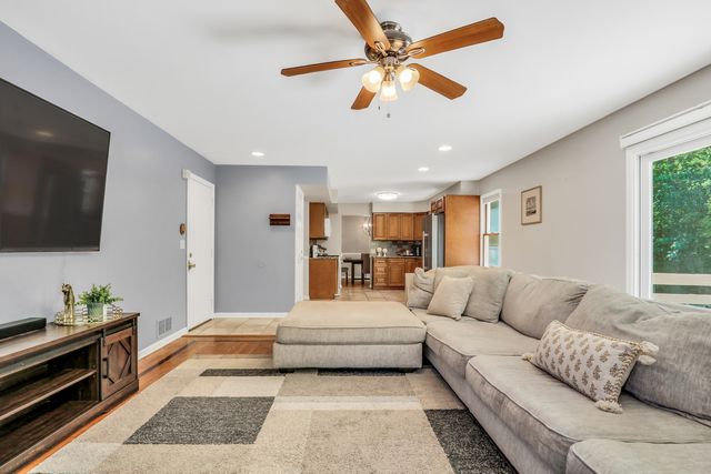 400 Cross Arm Drive, Grayslake, IL 60030