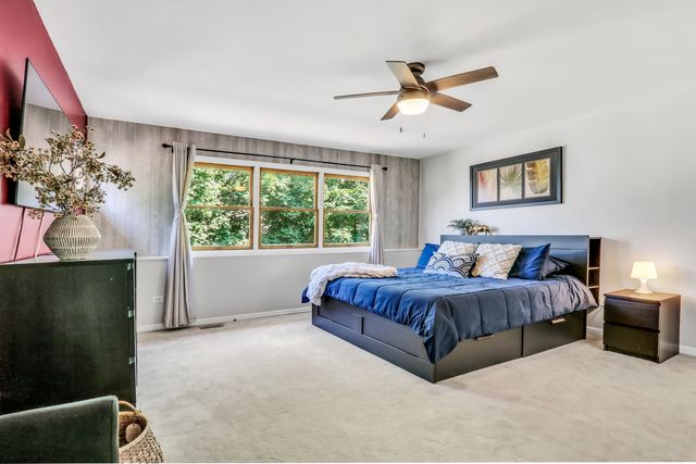 400 Cross Arm Drive, Grayslake, IL 60030