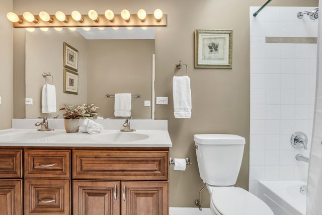 400 Cross Arm Drive, Grayslake, IL 60030