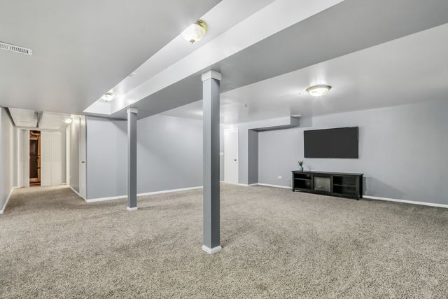 400 Cross Arm Drive, Grayslake, IL 60030