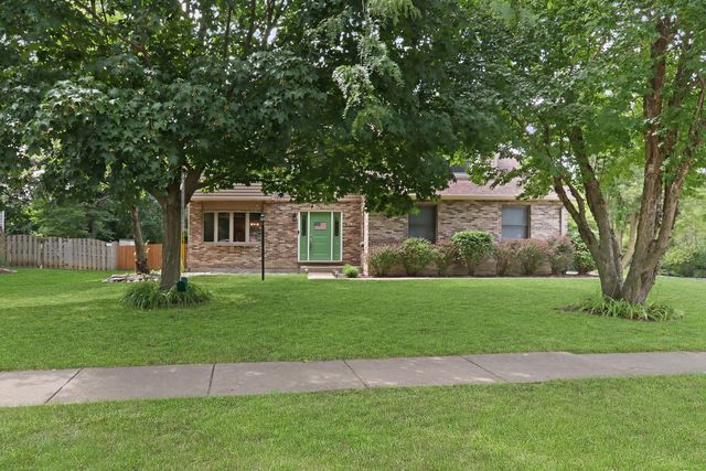 400 Cross Arm Drive, Grayslake, IL 60030