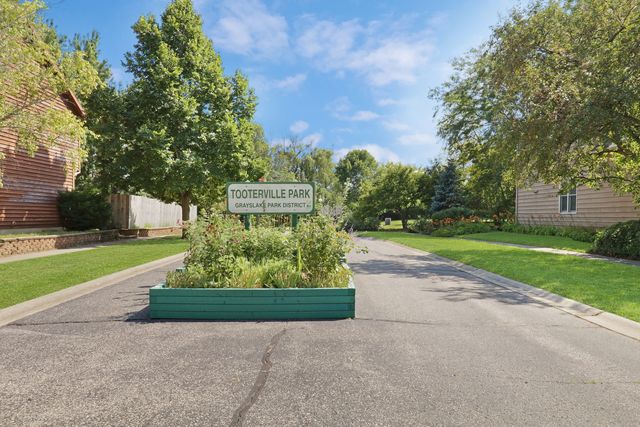 400 Cross Arm Drive, Grayslake, IL 60030