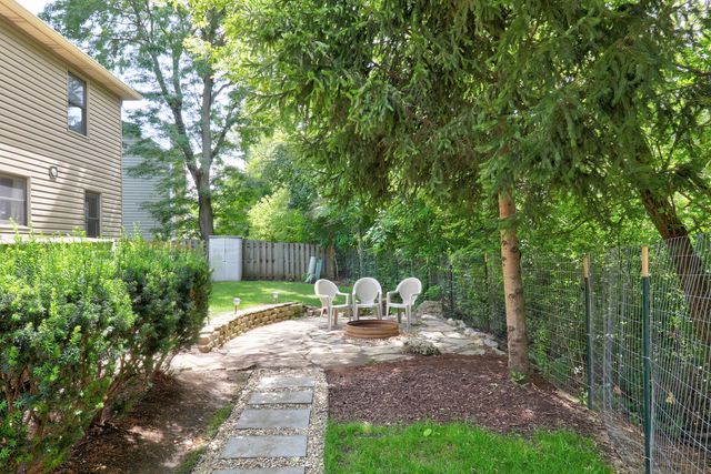400 Cross Arm Drive, Grayslake, IL 60030