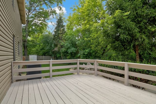 400 Cross Arm Drive, Grayslake, IL 60030