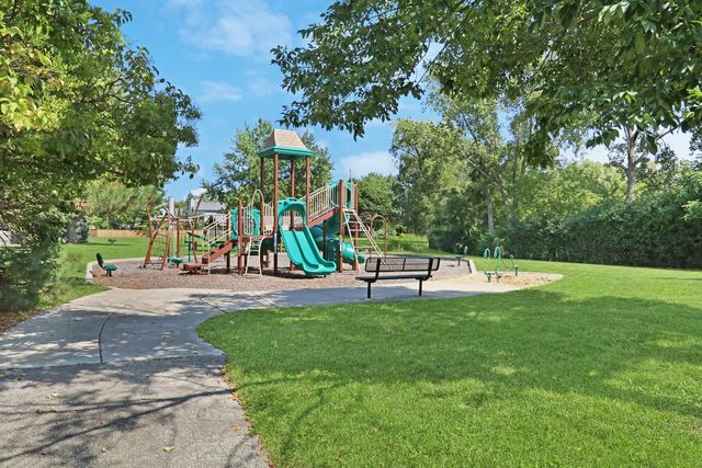 400 Cross Arm Drive, Grayslake, IL 60030