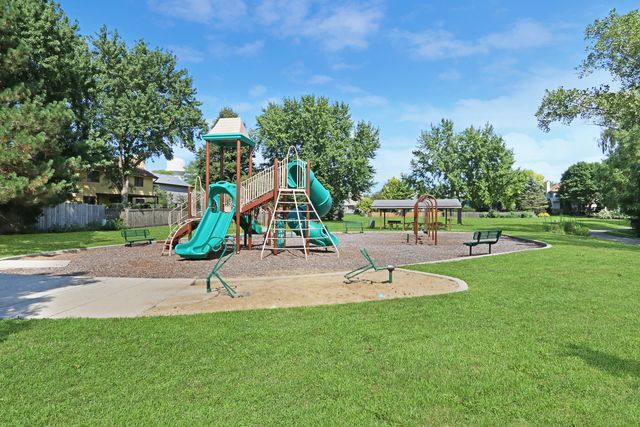400 Cross Arm Drive, Grayslake, IL 60030