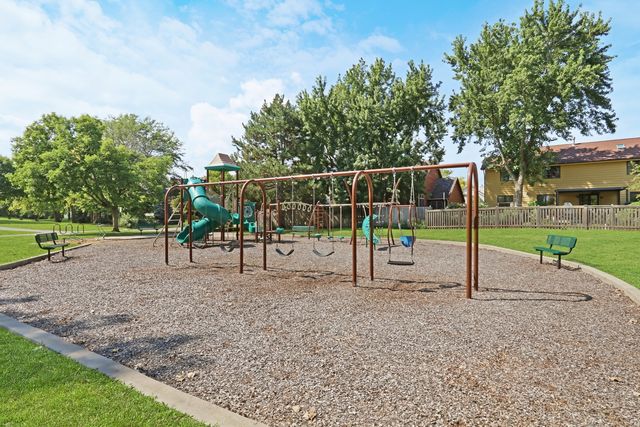 400 Cross Arm Drive, Grayslake, IL 60030