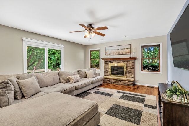 400 Cross Arm Drive, Grayslake, IL 60030
