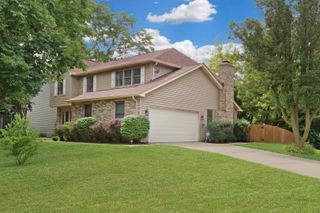 400 Cross Arm Drive, Grayslake, IL 60030
