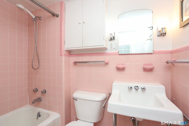 52 Jefferson Avenue, Danbury, CT 06810