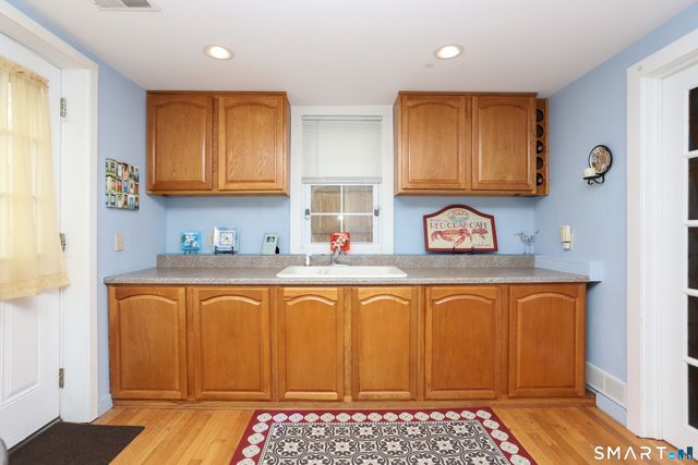 52 Jefferson Avenue, Danbury, CT 06810