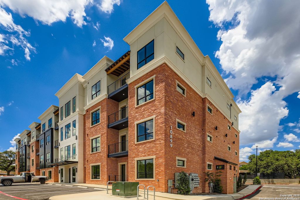 10899 S Hausman Rd 201, San Antonio, TX 78249